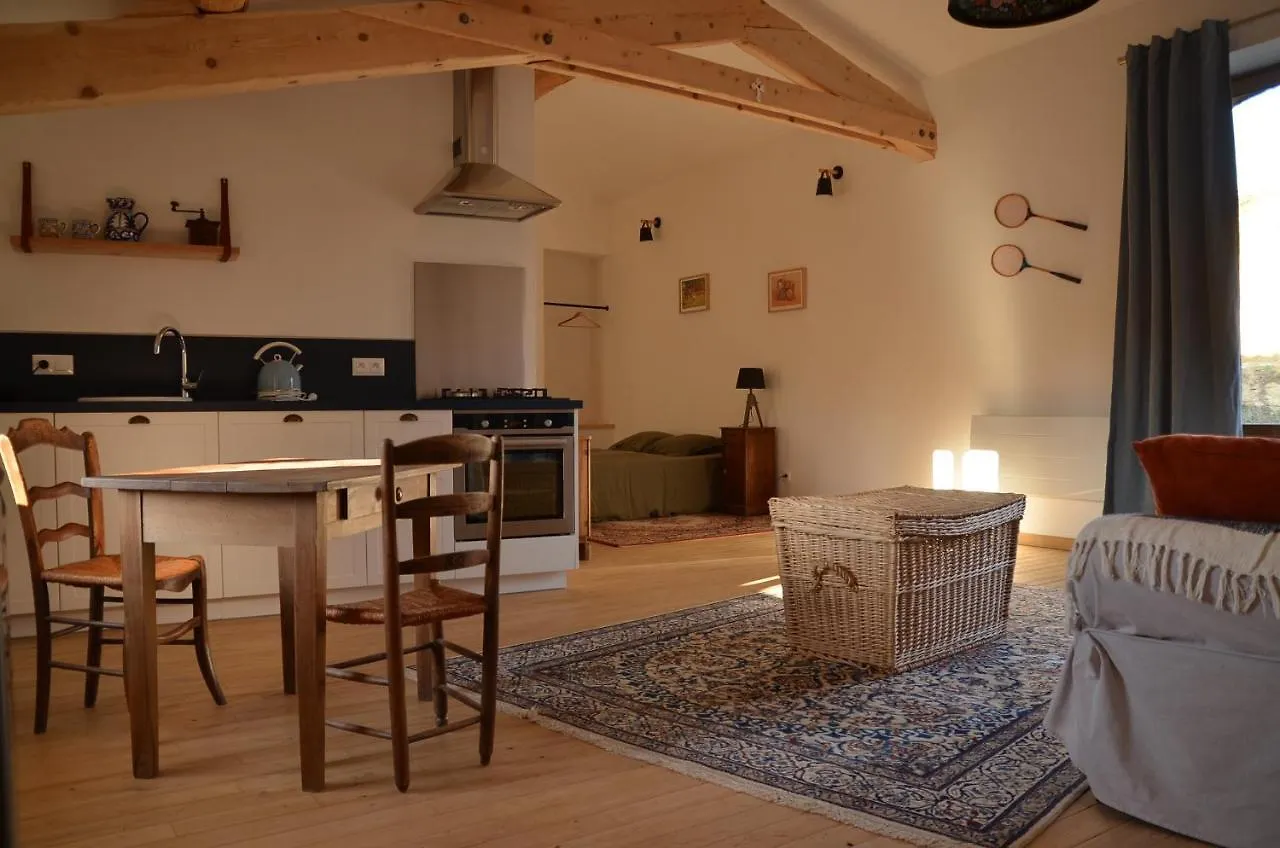 Le Petit Riousset, Gite A La Campagne, Piscine Bed & Breakfast Montvendre France