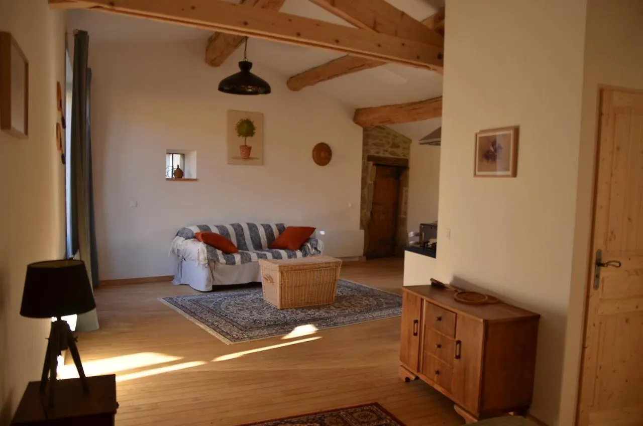 Le Petit Riousset, Gite A La Campagne, Piscine Bed & Breakfast Montvendre France