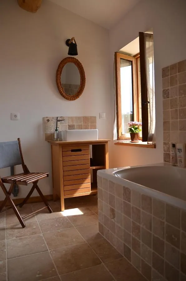 Le Petit Riousset, Gite A La Campagne, Piscine Bed & Breakfast Montvendre 0*,  France