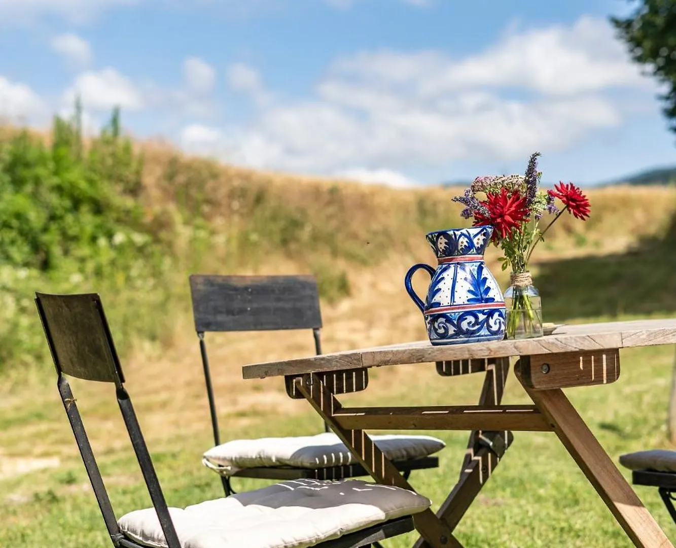 Le Petit Riousset, Gite A La Campagne, Piscine Bed & Breakfast Montvendre