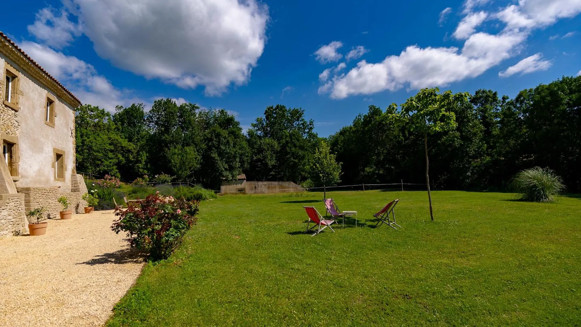 Le Petit Riousset, Gite A La Campagne, Piscine Bed & Breakfast Montvendre France