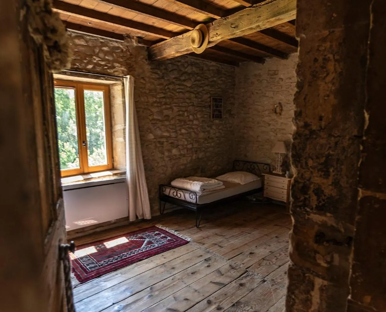 Le Petit Riousset, Gite A La Campagne, Piscine Bed & Breakfast Montvendre