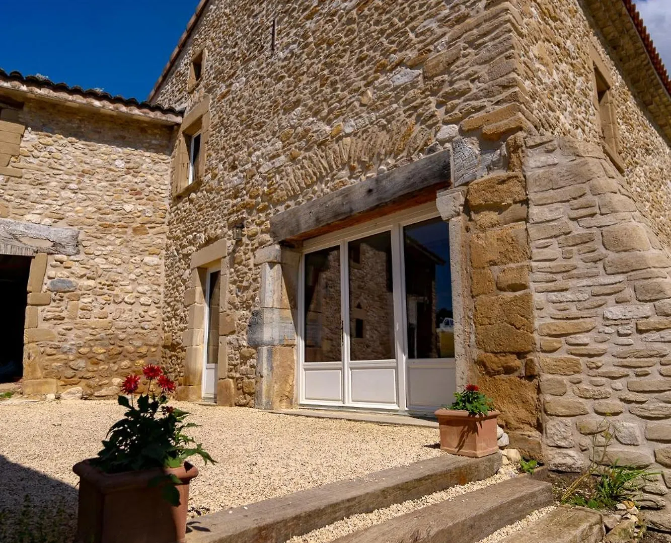Le Petit Riousset, Gite A La Campagne, Piscine Bed & Breakfast Montvendre